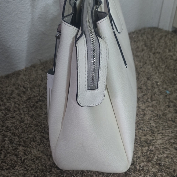 Guess White Leather Shoulder Bag W/ Colorful Tassel Bag Charms (FAIR/GOOD) ✨️ - Picture 11 of 16